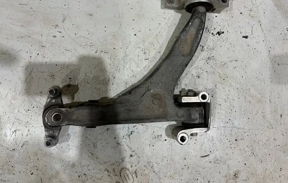 Front lower control arm/wishbone