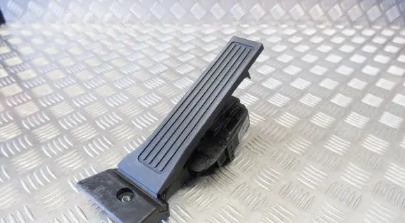 Hyundai Tucson TL Accelerator throttle pedal