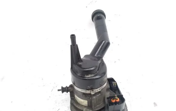 Peugeot 308 SW Power steering pump 9686207180