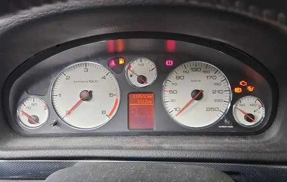 Speedometer (instrument cluster)