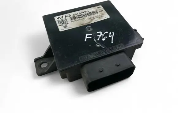 Volkswagen PASSAT B7 Current control relay 3AA919041