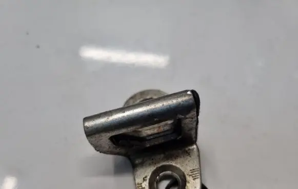 Fiat Punto (188) Front door lock loop/hook striker 