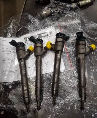 Renault Trafic III (X82) Fuel injector 0445110414