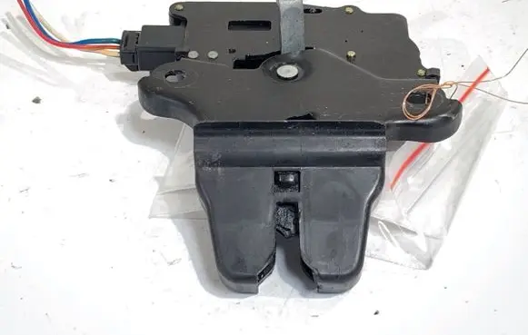 Toyota Avensis T250 Tailgate exterior lock