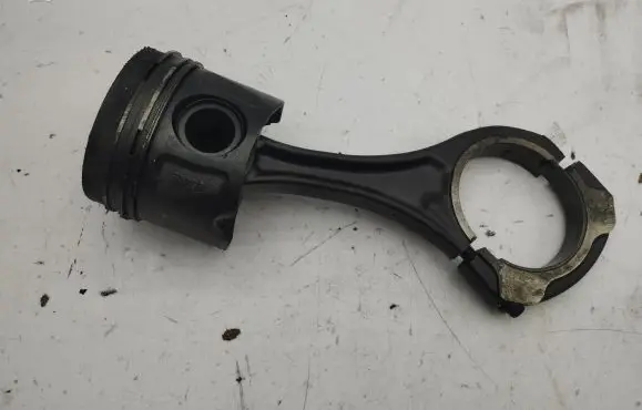 Mercedes-Benz ML W164 Piston with connecting rod