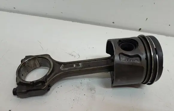 Fiat 500L Piston with connecting rod 06935 C201