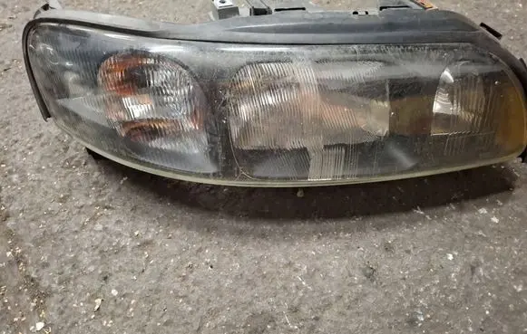 Volvo S60 Headlight/headlamp 8693582