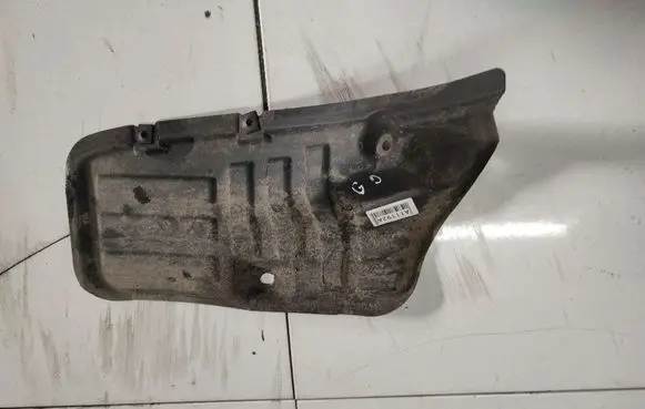 Mitsubishi Grandis Engine splash shield/under tray 