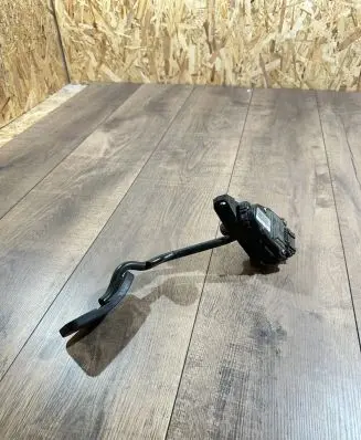 Volkswagen PASSAT B5.5 Accelerator throttle pedal 8E2721523 6PV00777008