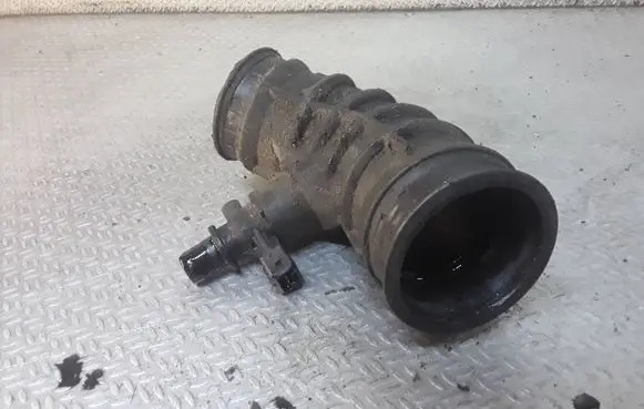 Volvo V70 Turbo air intake inlet pipe/hose 30636854
