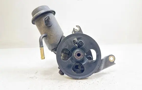 Toyota Yaris Power steering pump