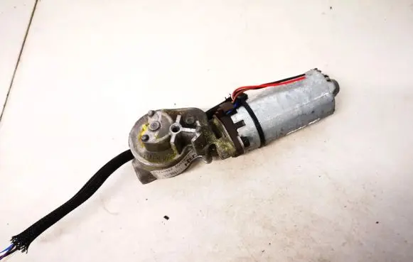 Mercedes-Benz S W220 Seat adjustment motor 1136701 1-1367-01