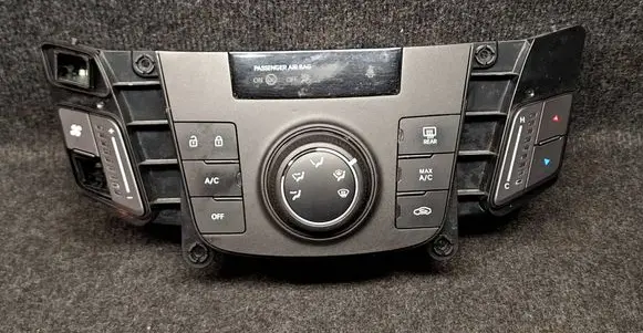 Hyundai i40 Climate control unit 972503ZMB0 1204181815 C200345200A