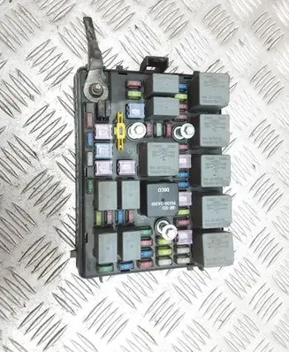 KIA Carens I Fuse module AK6424