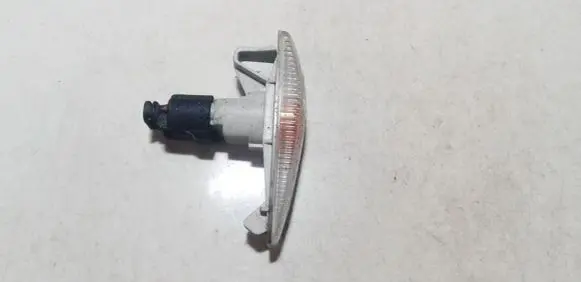 Mitsubishi Outlander Front fender indicator light