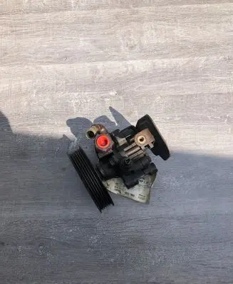 Toyota Avensis T220 Power steering pump