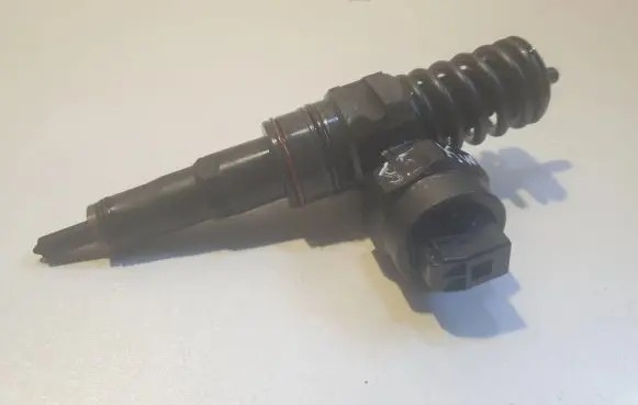 Audi A4 S4 B5 8D Fuel injector