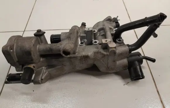 Hyundai Santa Fe Thermostat housing NOCODE