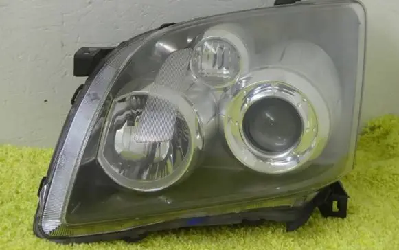Toyota Avensis T250 Headlight/headlamp 35108