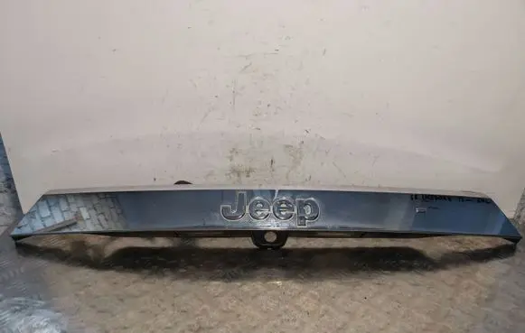 Jeep Grand Cherokee Trunk door license plate light bar 