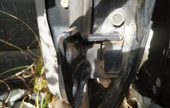 Mitsubishi Pajero Rear door lower hinge