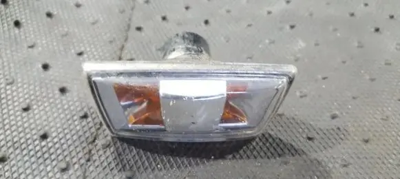Opel Astra H Front fender indicator light 13131298 13131299