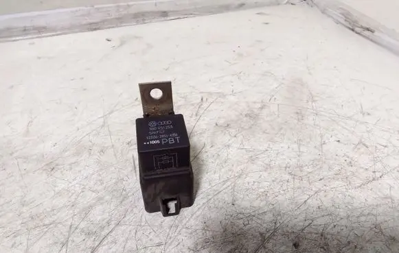 Volkswagen PASSAT B6 Glow plug pre-heat relay 3B0951253