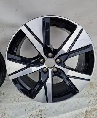Volvo XC40 R19 alloy rim 32243375