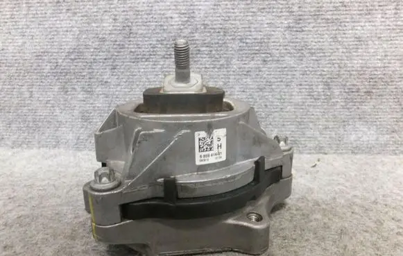 BMW 4 F32 F33 Engine mount bracket 6859414