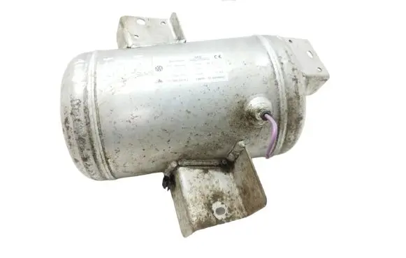 Vacuum air tank