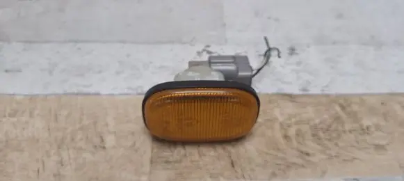 Toyota Previa (XR30, XR40) II Front fender indicator light 013047 E13013047