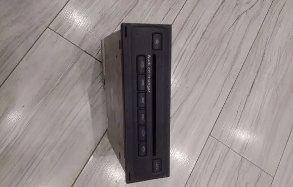 Audi A6 S6 C6 4F CD/DVD changer 4E0035111