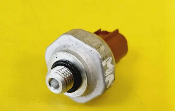 Mazda 6 Air conditioning (A/C) pressure sensor 