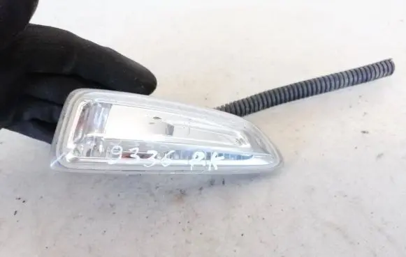 Opel Astra J Front fender indicator light 13273103
