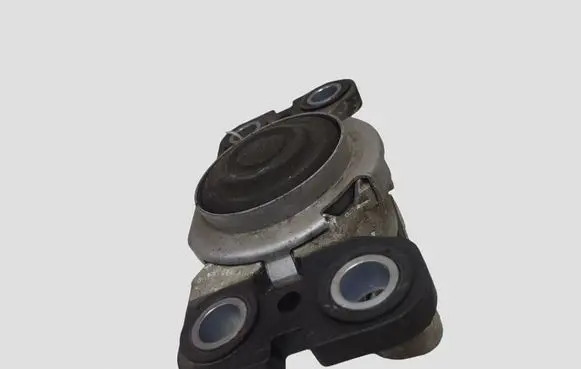 Volvo V70 Engine mount bracket 8G9N7M121AADD