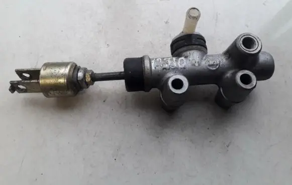 Toyota Previa (XR30, XR40) II Clutch master cylinder