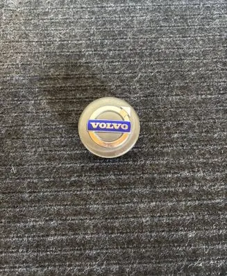 Volvo V50 Original wheel cap 30748052 30665913