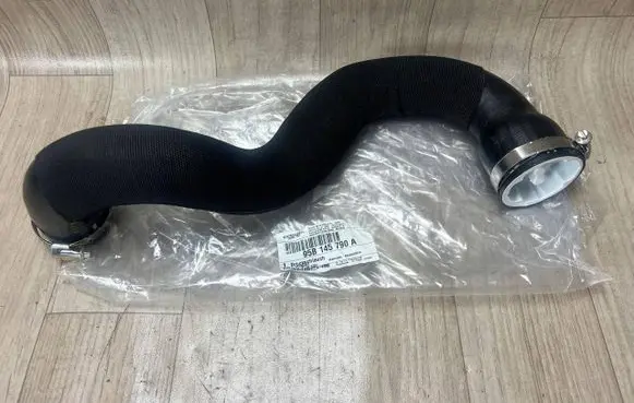 Porsche Macan (95B) Intercooler hose/pipe 95B145790A