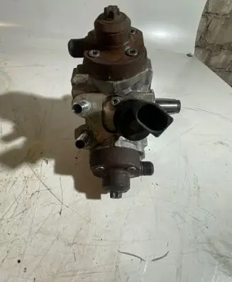 BMW 5 F10 F11 Fuel injection high pressure pump 7823463 0445010853