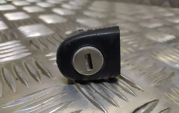 Volkswagen Bora Front door lock (next to the handle) 1J0337167