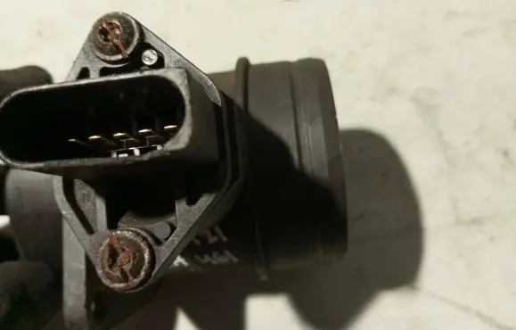 Volkswagen Golf IV Mass air flow meter 06A906461 0280217121