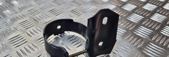 Volkswagen PASSAT B4 Fuel filter bracket/mount holder 
