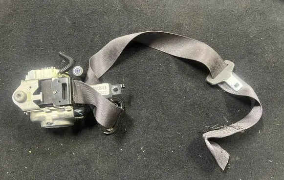 Chevrolet Camaro Front seatbelt 23408150