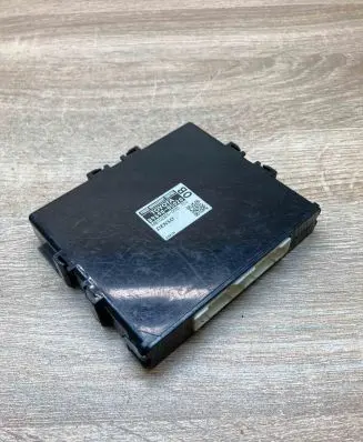 Toyota Avensis T270 Power management control unit 8969005020 MB1028500031