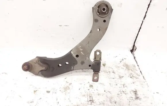 Lexus ES 300h (7th Gen) Front lower control arm/wishbone 