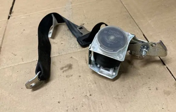 Toyota Prius (XW30) Rear seatbelt 