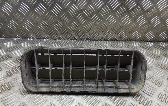 Volkswagen Multivan T5 Quarter panel pressure vent 7H0819181