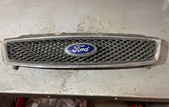 Ford Focus C-MAX Front grill 3M51R8138 3M51R8B271AD