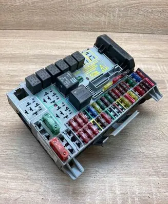 Opel Astra G Fuse module 90589965