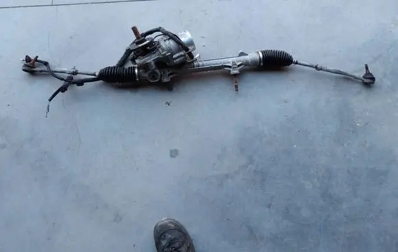 Peugeot 208 Steering rack 6700003305